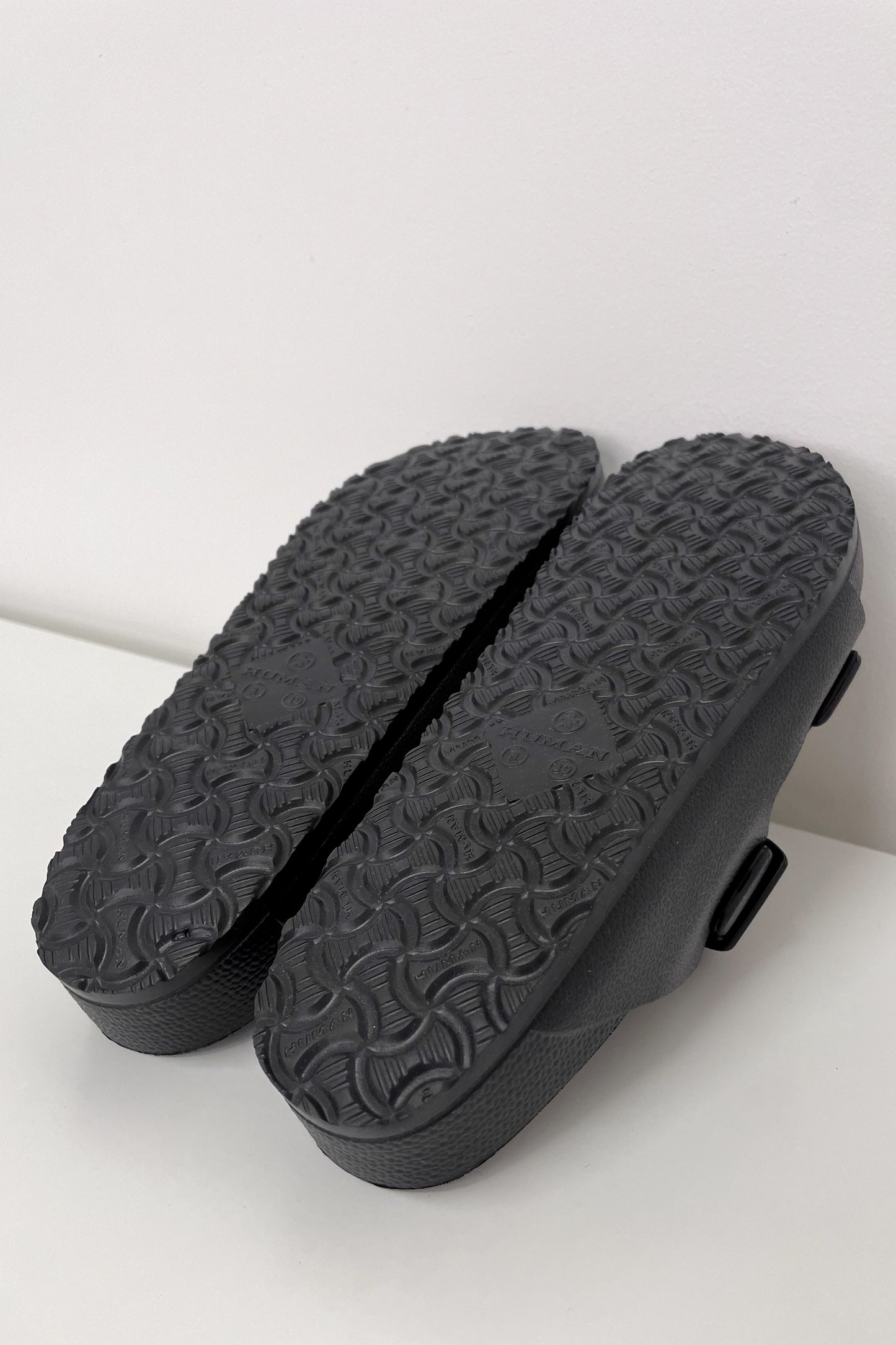 Caravan Slides - Black