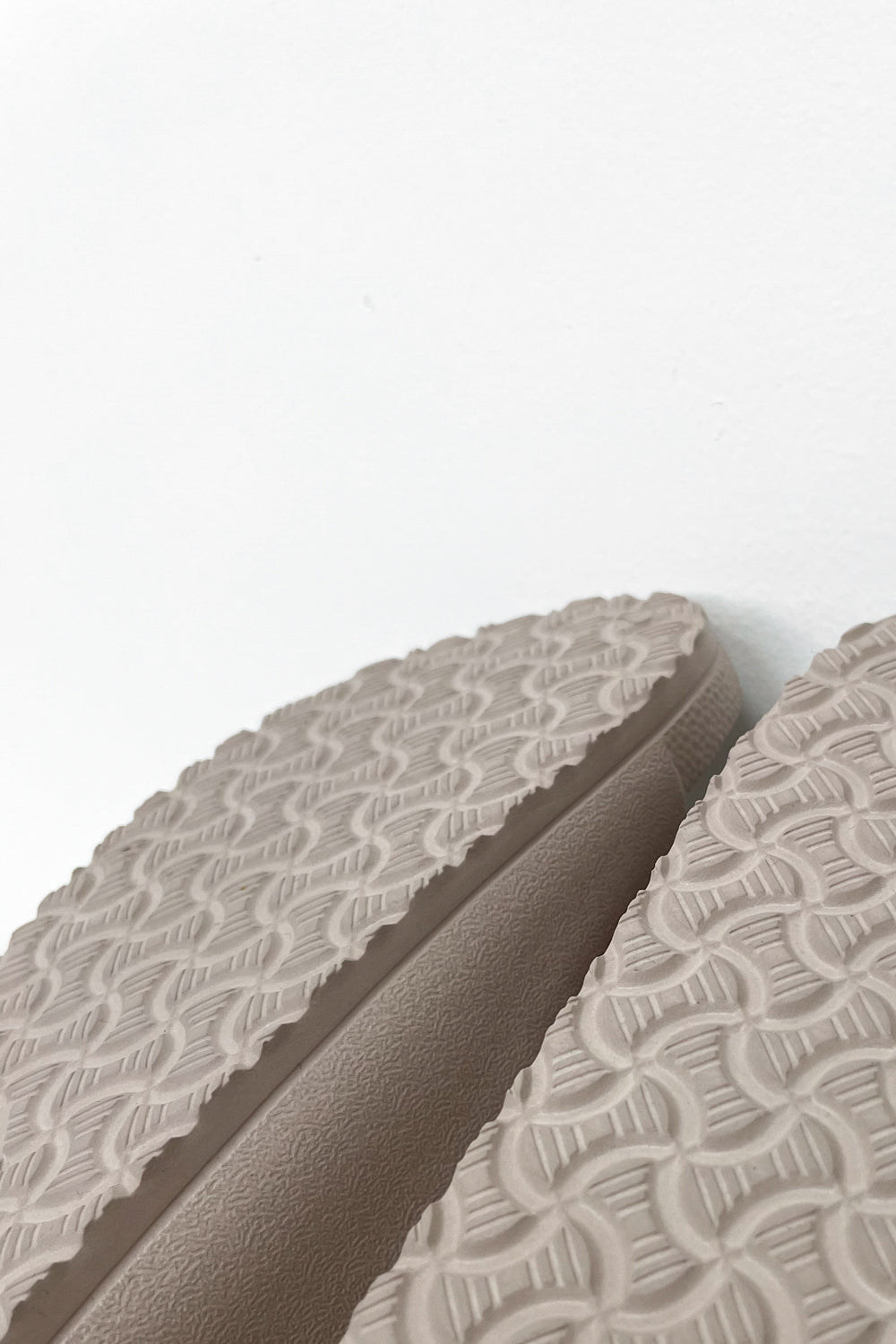 Caravan Slides - Cool Grey