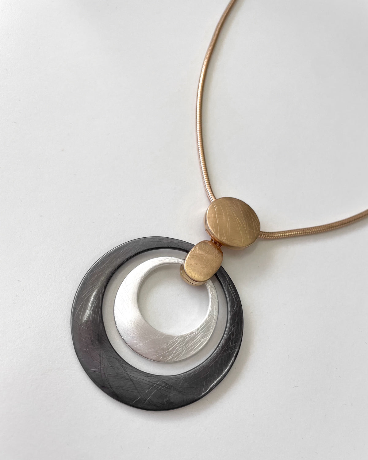 Florence Circle Necklace – Gold/Mixed Metal