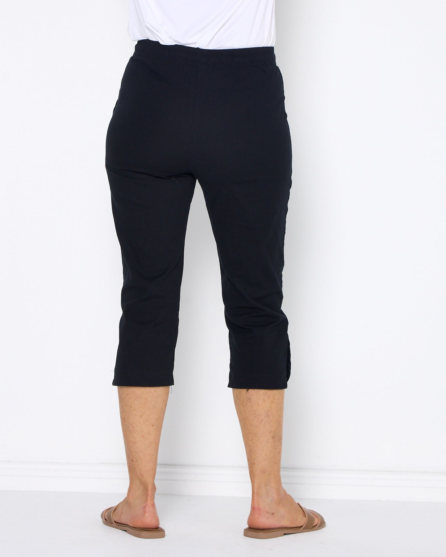 Aeroweave Capri Pant - Black
