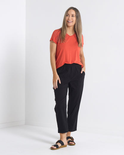 Travel Ease Cuffed Capri Pants - Black
