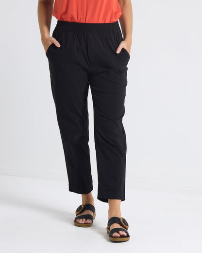 Travel Ease Cuffed Capri Pants - Black