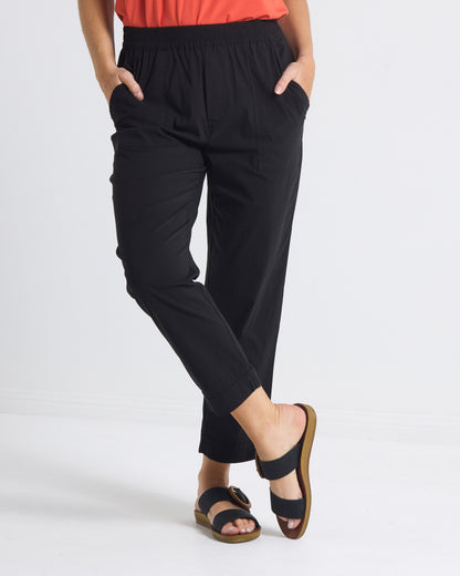 Travel Ease Cuffed Capri Pants - Black