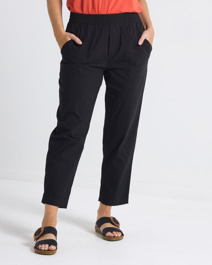 Travel Ease Cuffed Capri Pants - Black