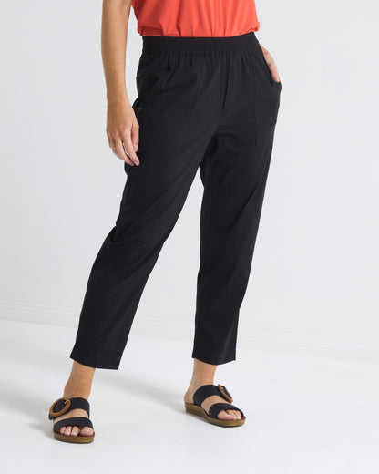 Travel Ease Cuffed Capri Pants - Black