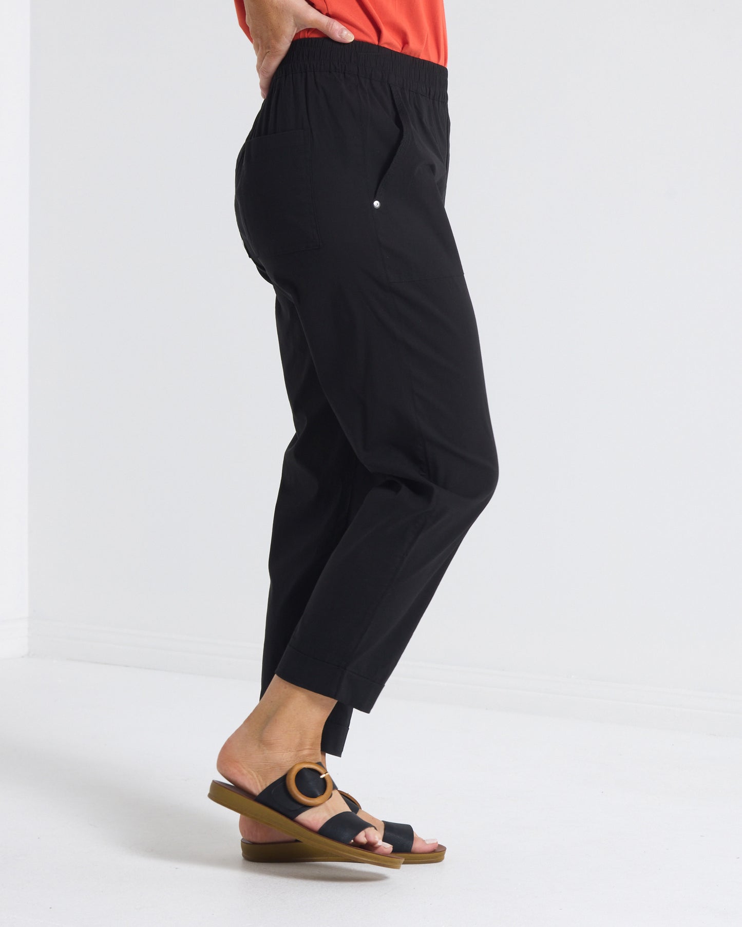Travel Ease Cuffed Capri Pants - Black
