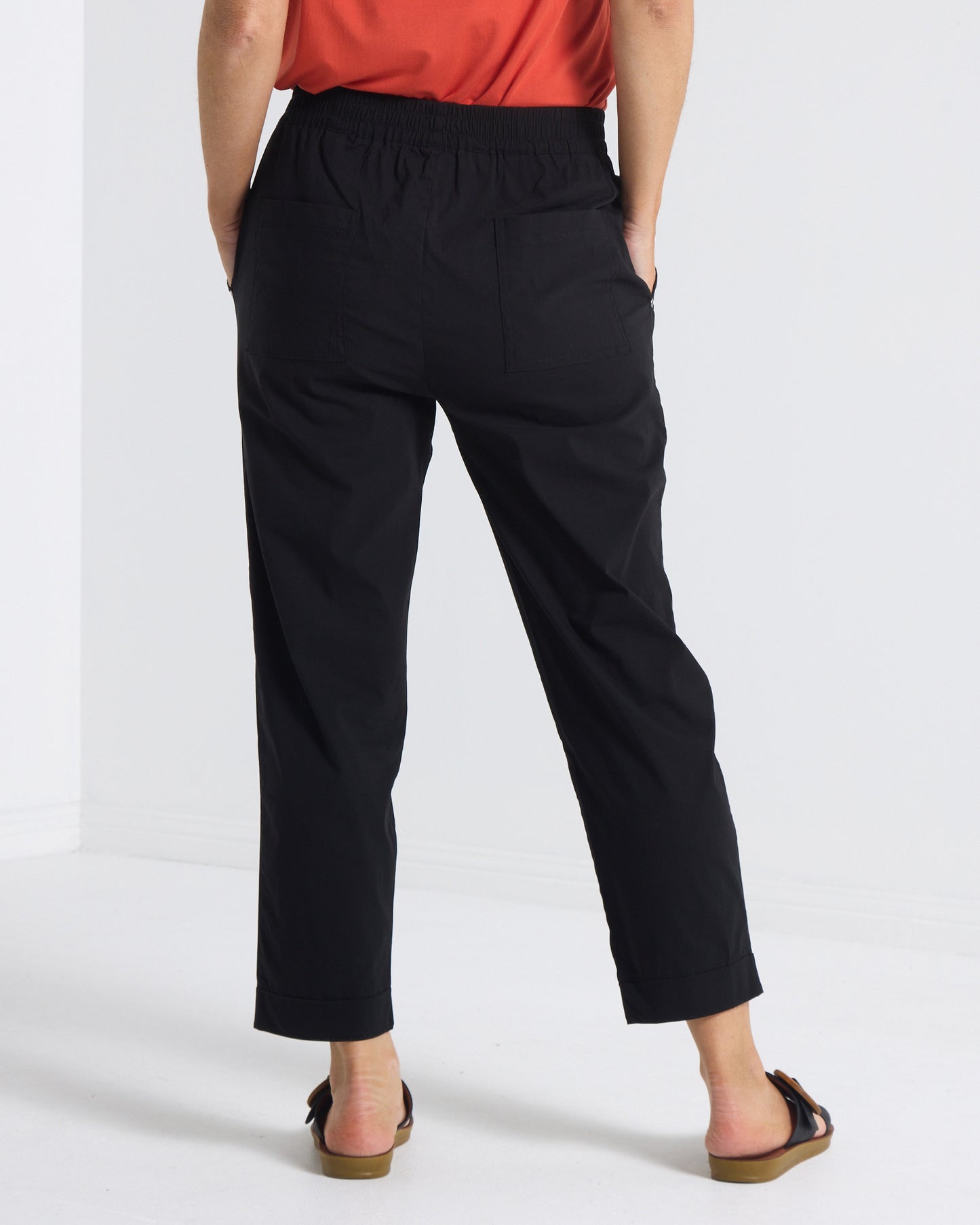 Travel Ease Cuffed Capri Pants - Black