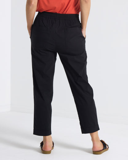 Travel Ease Cuffed Capri Pants - Black