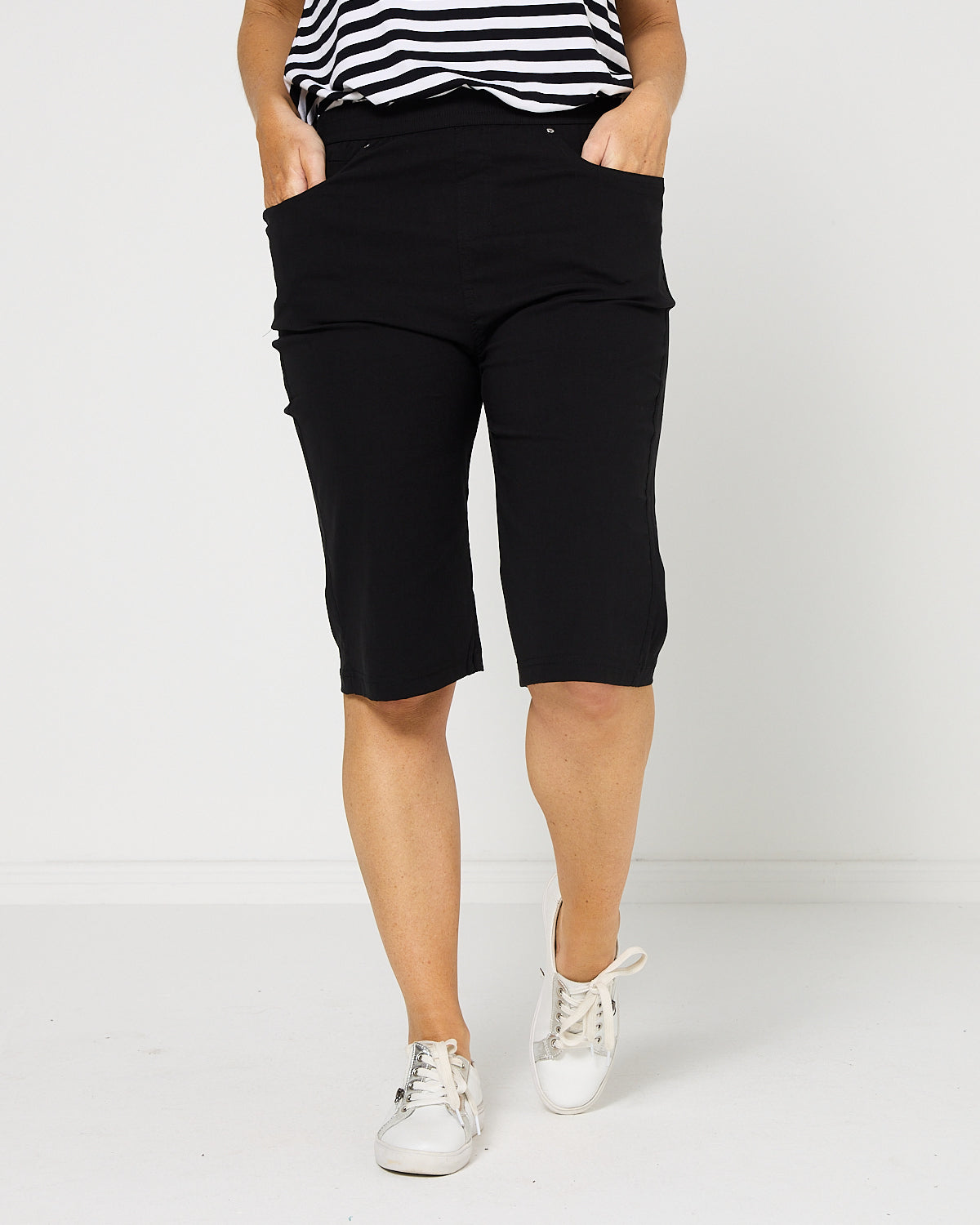 Breeze Lite Shorts - Black