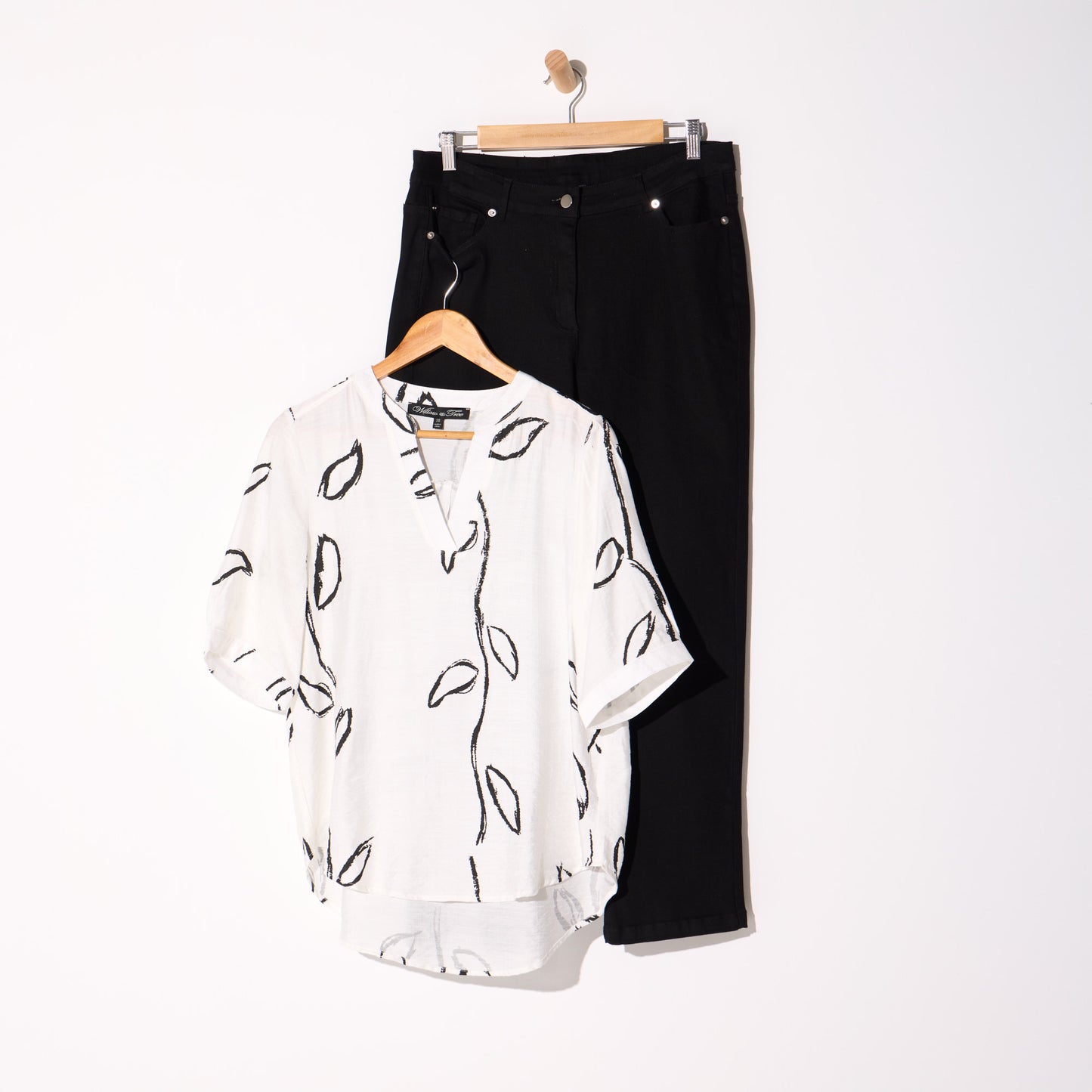 Monroe Top - Ivory/Black Vine