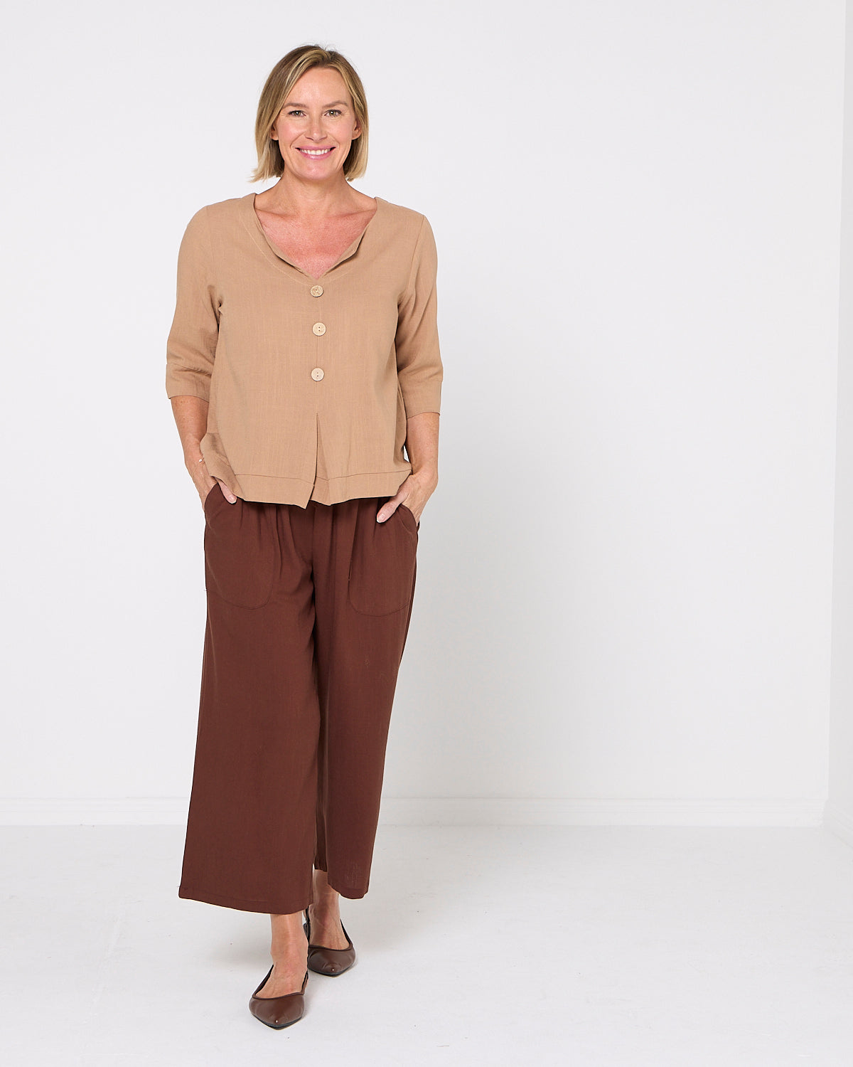 Mahri Linen Top - Mocha
