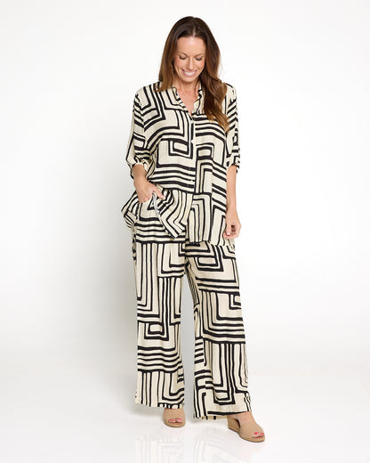 Kara Comfort Shirt - Ivory/Black Geo