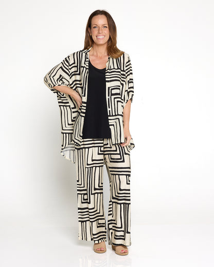 Kara Comfort Shirt - Ivory/Black Geo