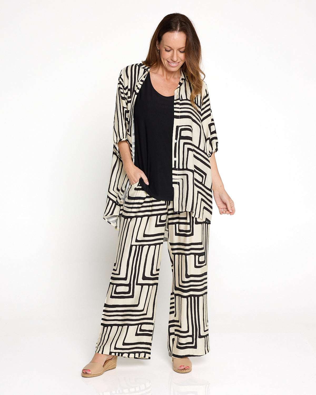 Kara Comfort Shirt - Ivory/Black Geo