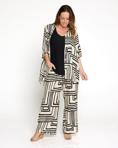 Kara Comfort Shirt - Ivory/Black Geo
