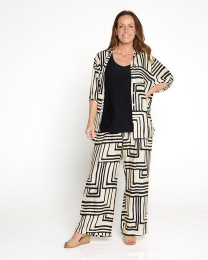 Kara Comfort Shirt - Ivory/Black Geo