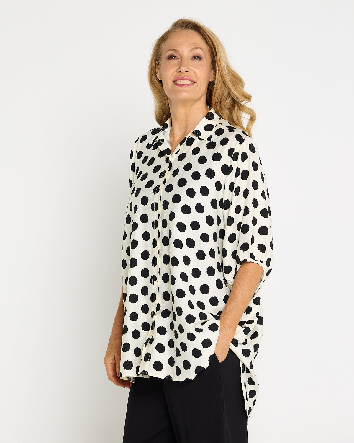 Kara Comfort Shirt - Ivory/Black Spot