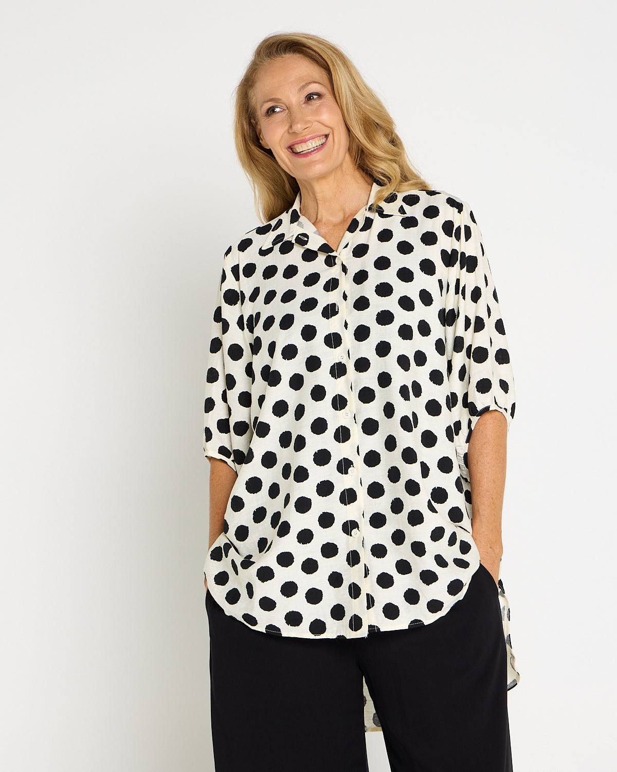 Kara Comfort Shirt - Ivory/Black Spot