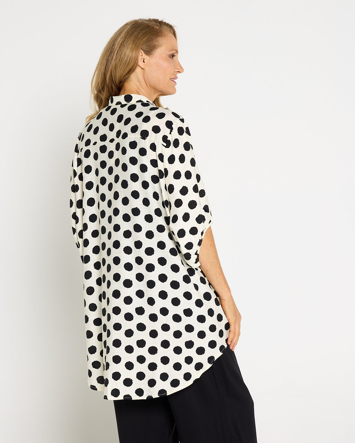 Kara Comfort Shirt - Ivory/Black Spot
