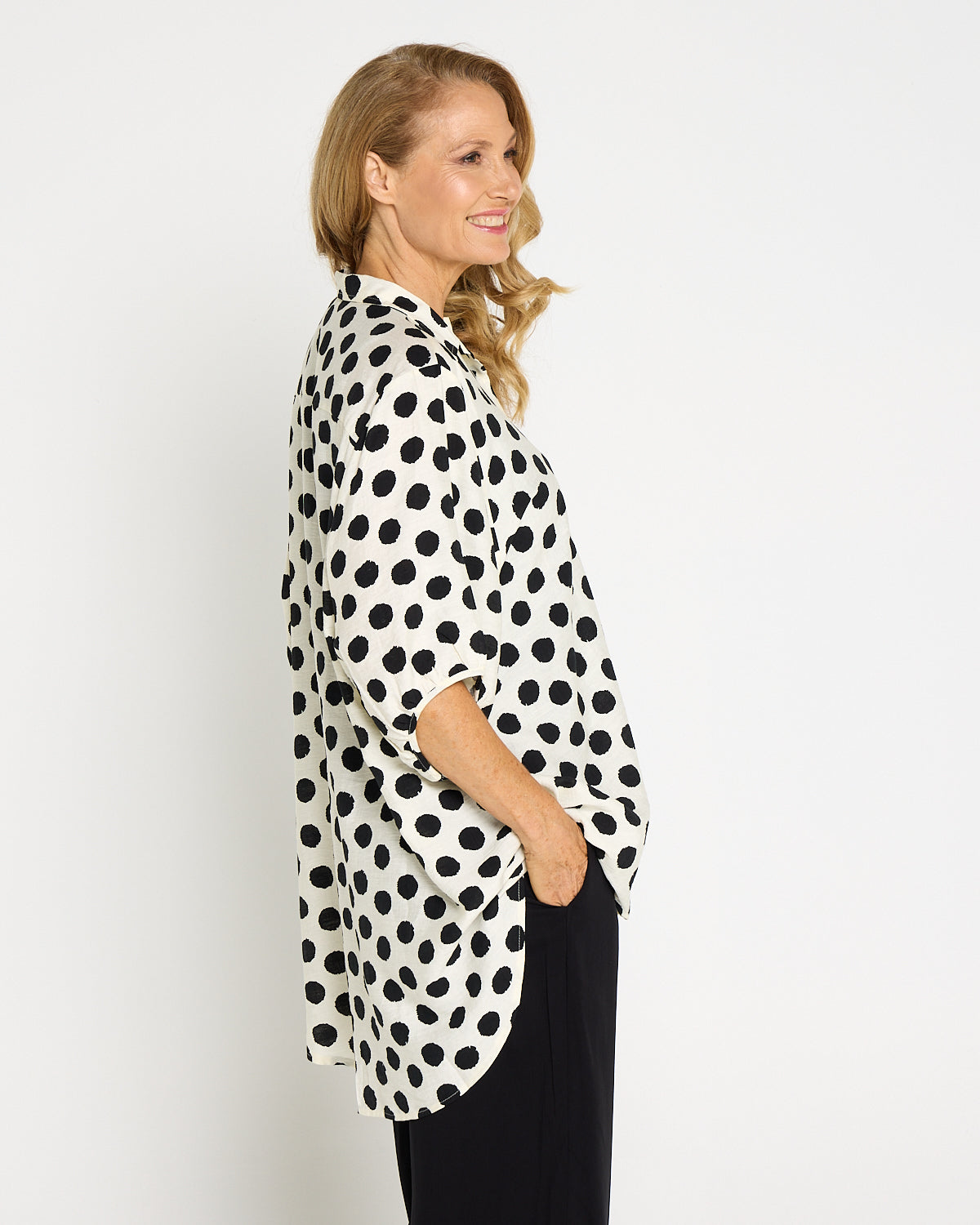 Kara Comfort Shirt - Ivory/Black Spot