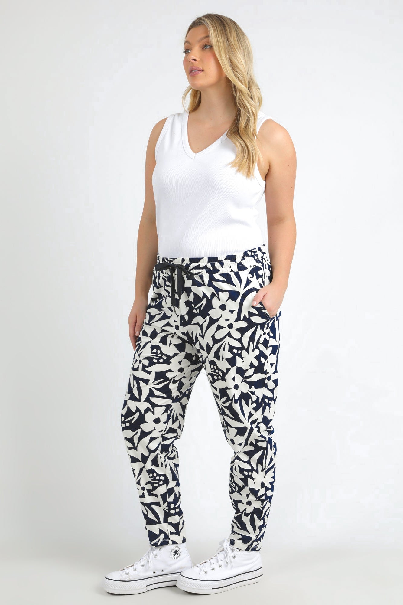 Stencil Floral Pants - Naval Blue Floral