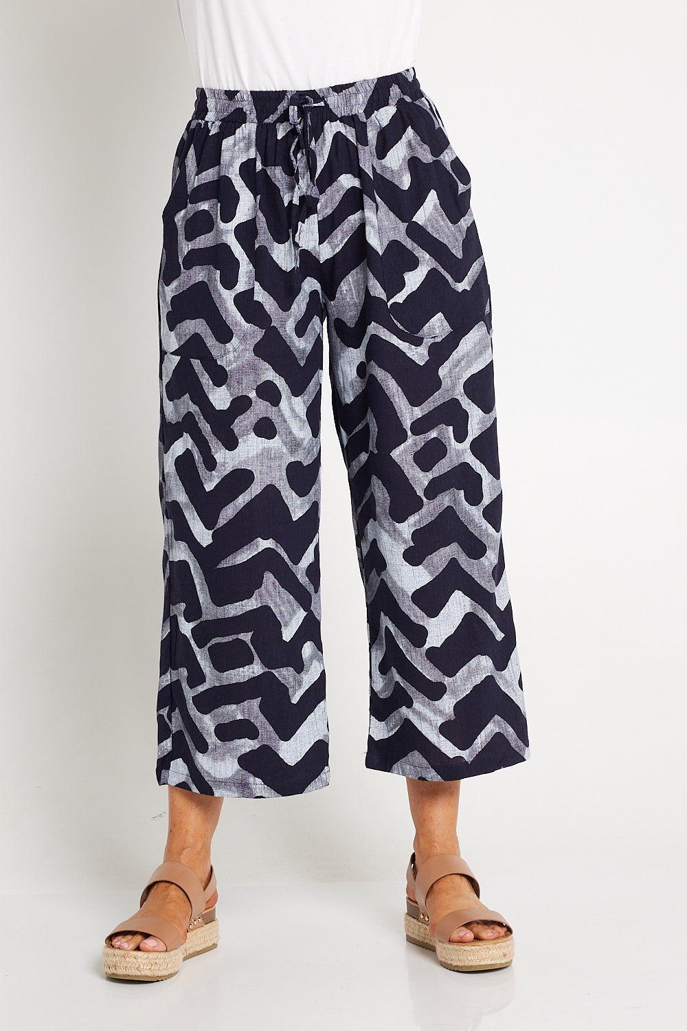 Aiko Linen Pants - Blue Black/Woodblock Print – TULIO Fashion