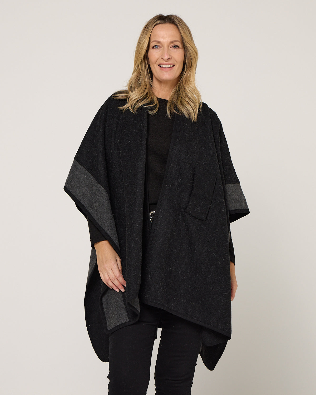 Ingliston Poncho - Black/Charcoal