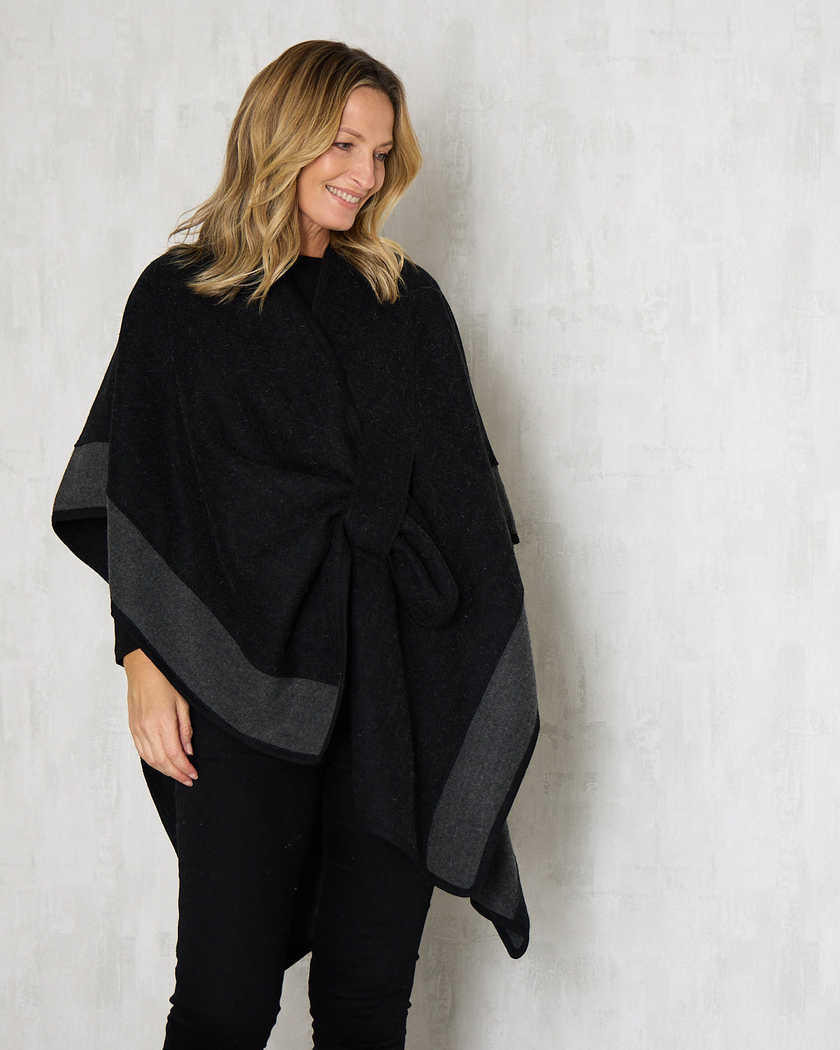 Ingliston Poncho - Black/Charcoal