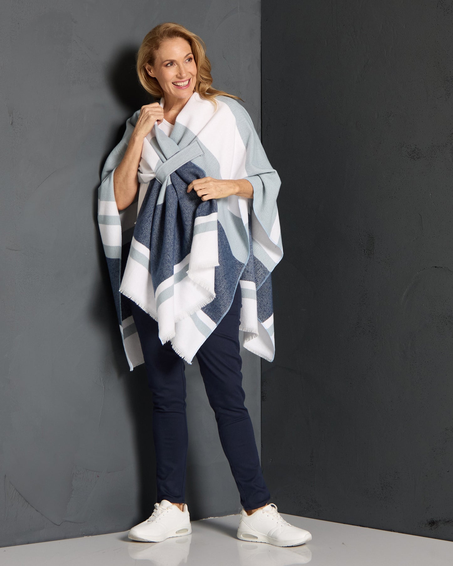 Portland Poncho - Blue Navy