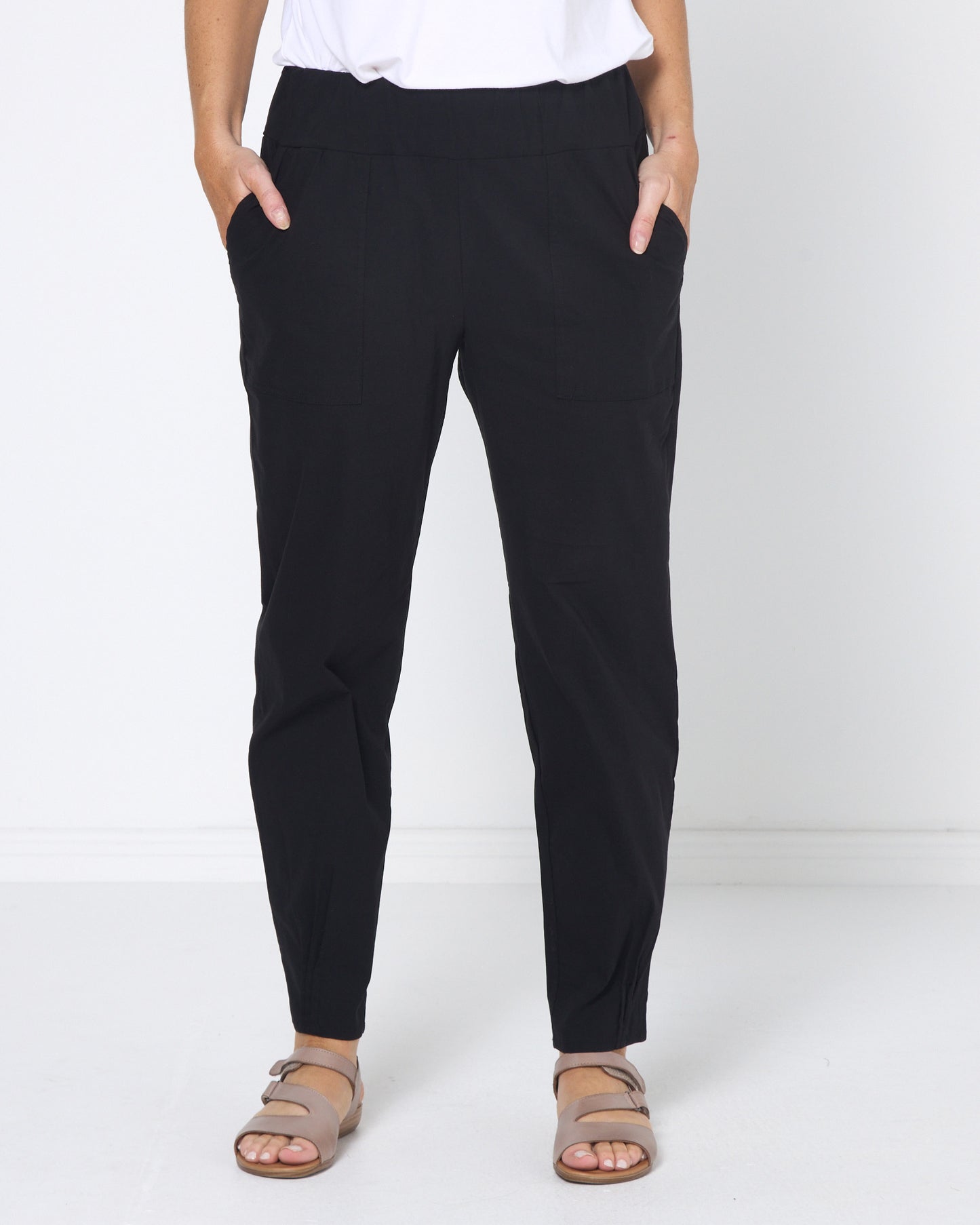 Travel Ease Tuck Pants - Black
