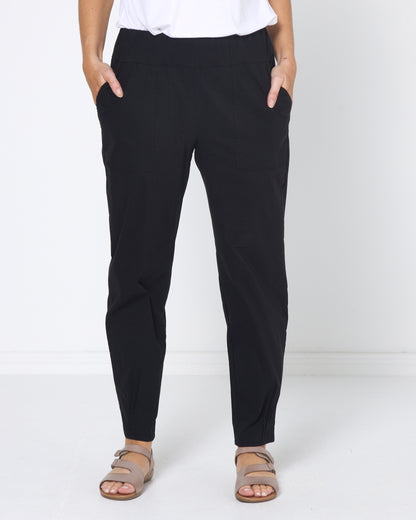Travel Ease Tuck Pants - Black