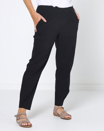 Travel Ease Tuck Pants - Black