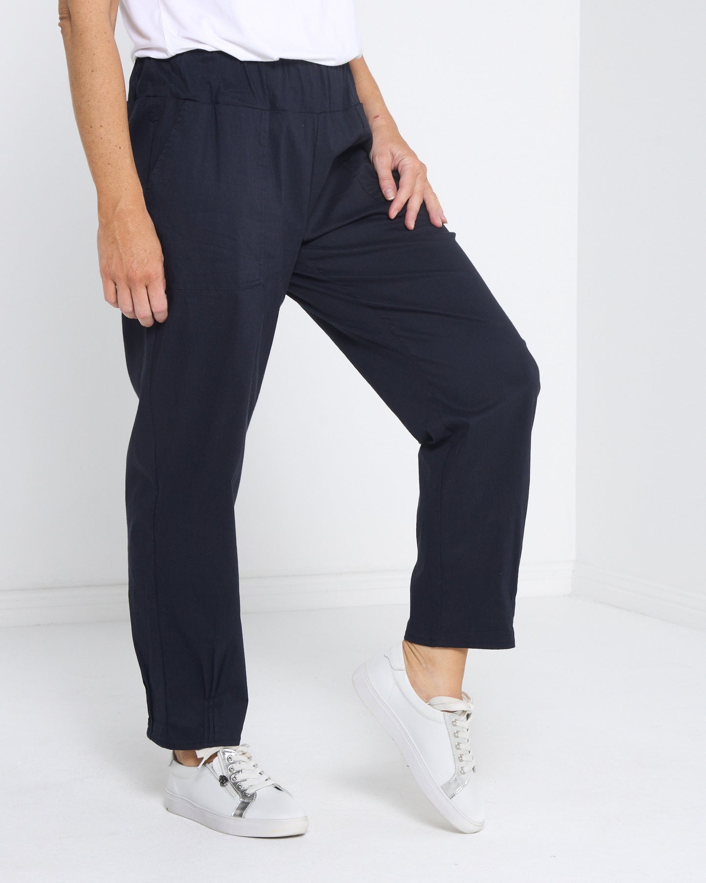 Travel Ease Tuck Pants - Navy