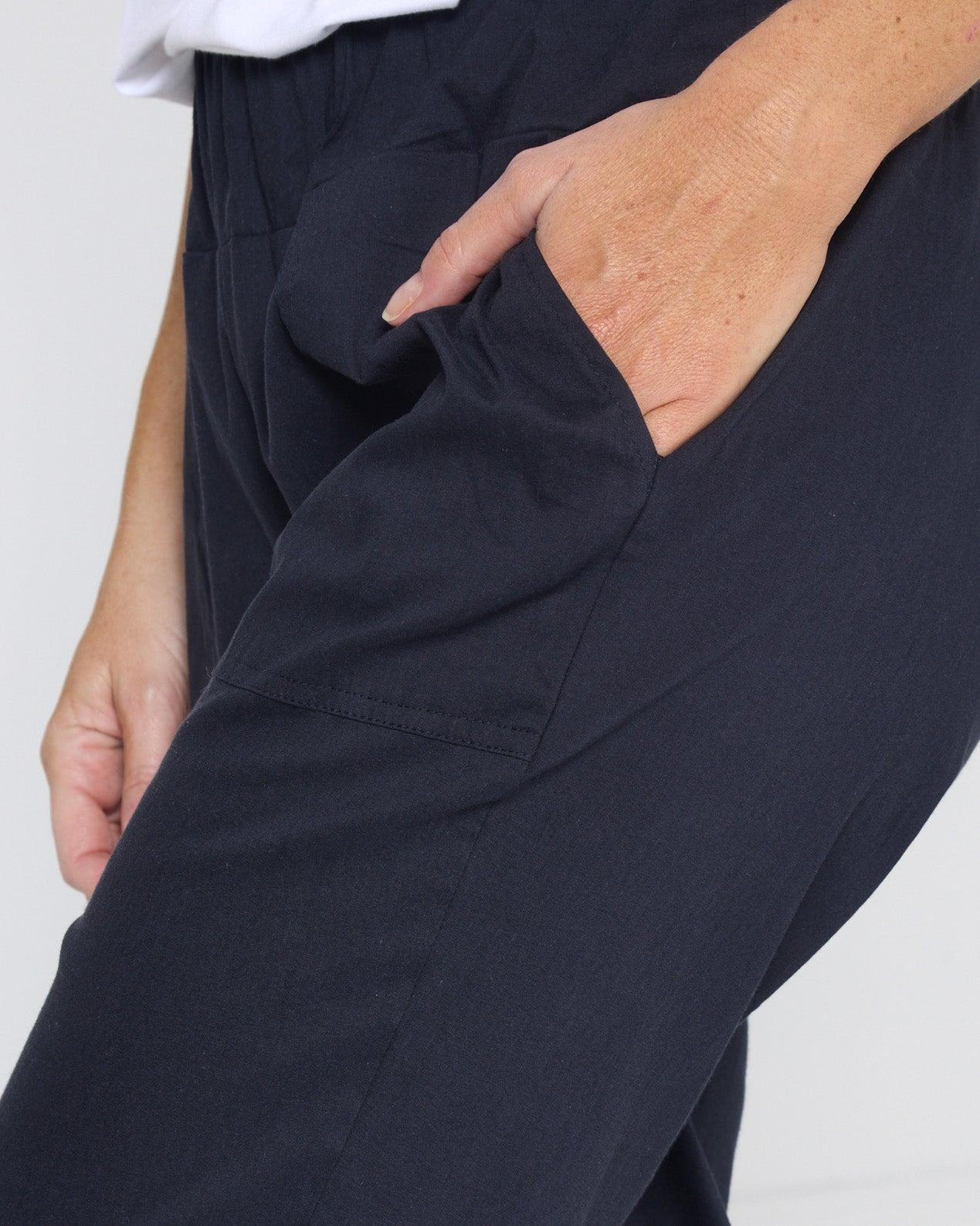 Travel Ease Tuck Pants - Navy