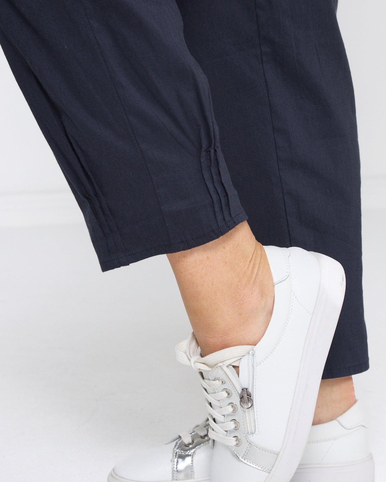 Travel Ease Tuck Pants - Navy