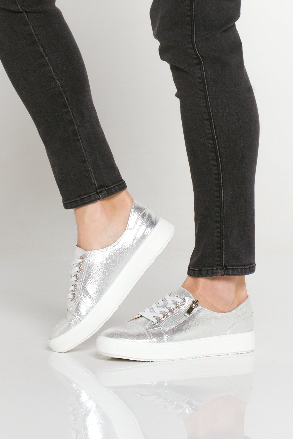 Cara Sneakers - Silver