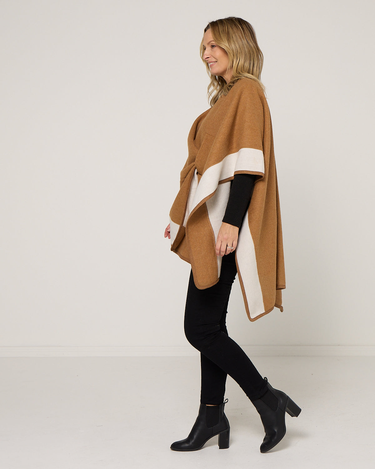 Ingliston Poncho - Camel/Cream