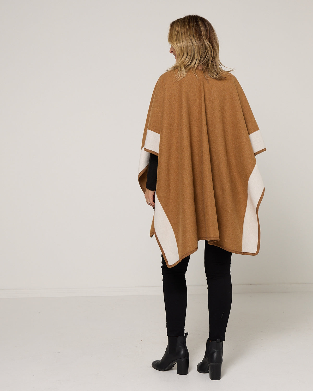 Ingliston Poncho - Camel/Cream