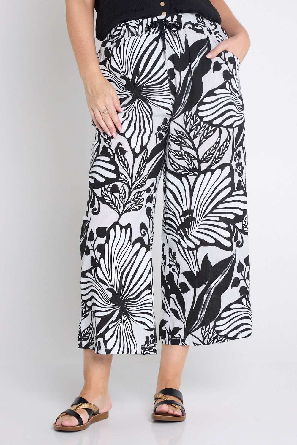 Lori Pants - Monochrome Botanica