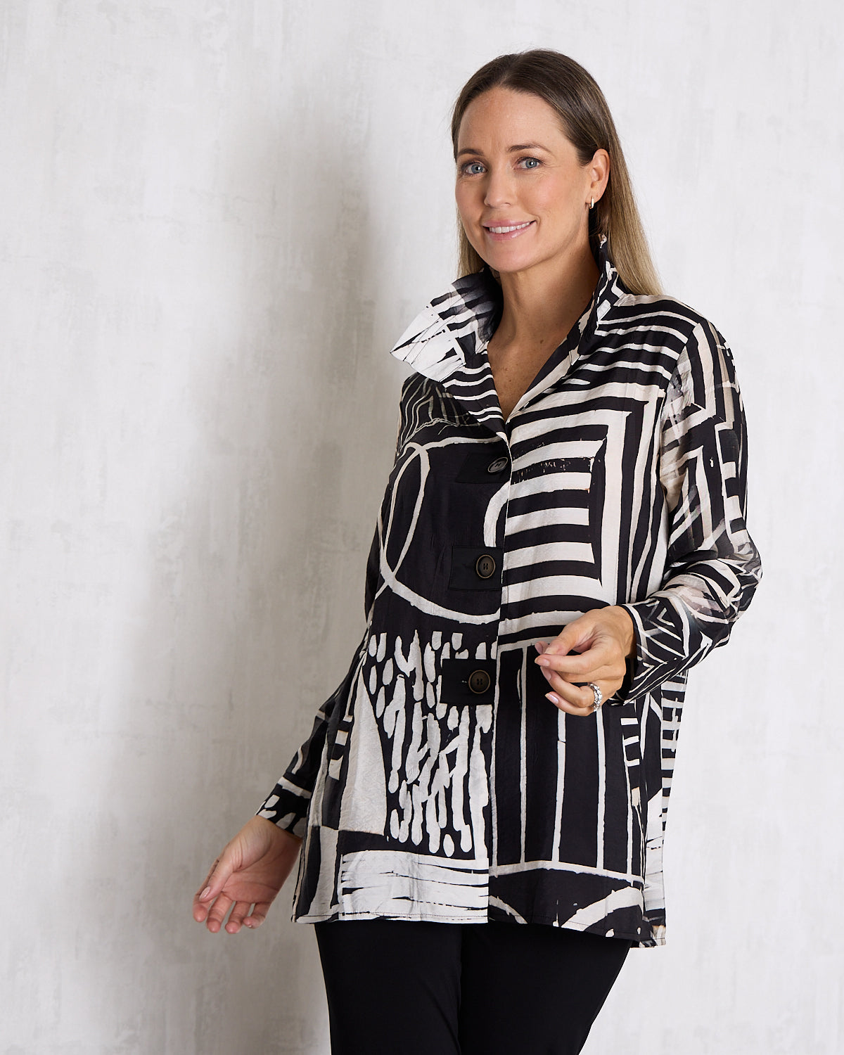Marla Shirt - Black White Graphic