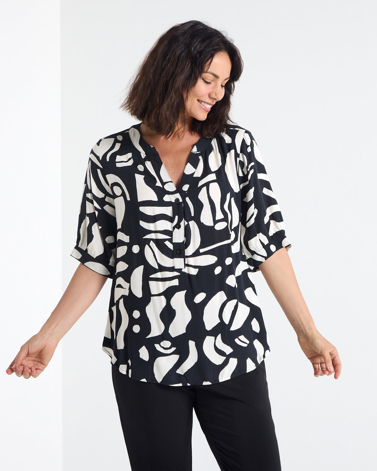 Langley V Neck Top - Monochrome