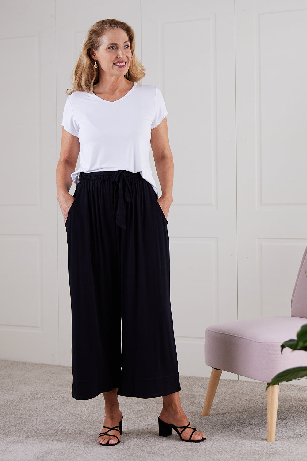 Cartia Linen Pants - Black  Summer Pants for Mature Women – TULIO