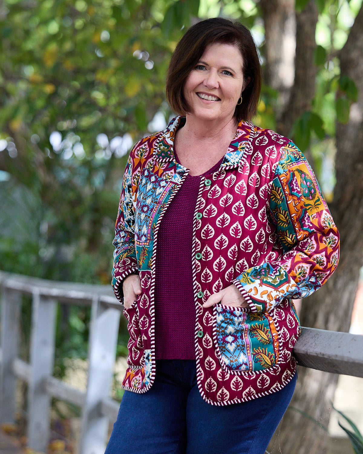ブルゾン Reversible Patchwork Quilted Jacket Orientique Reversible Quilted Jacket Patchwork Berry – TULIO Fashion