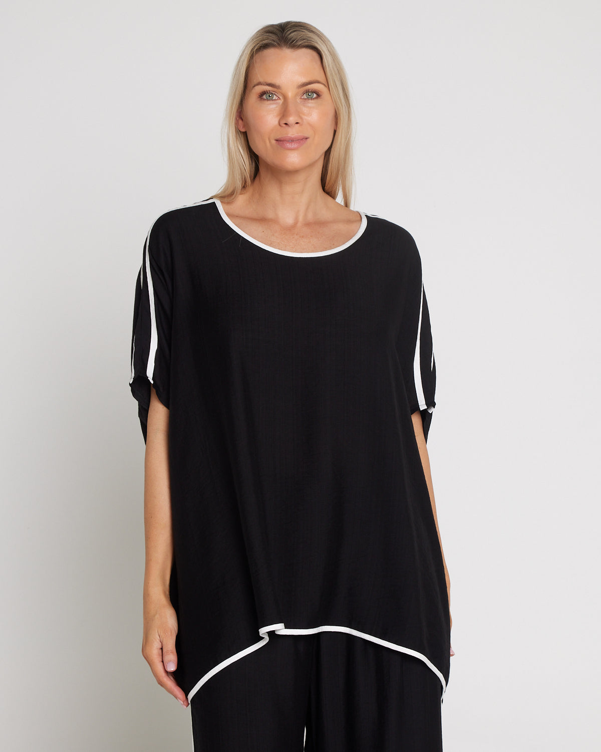 Relaxed Leisure Top - Black/White