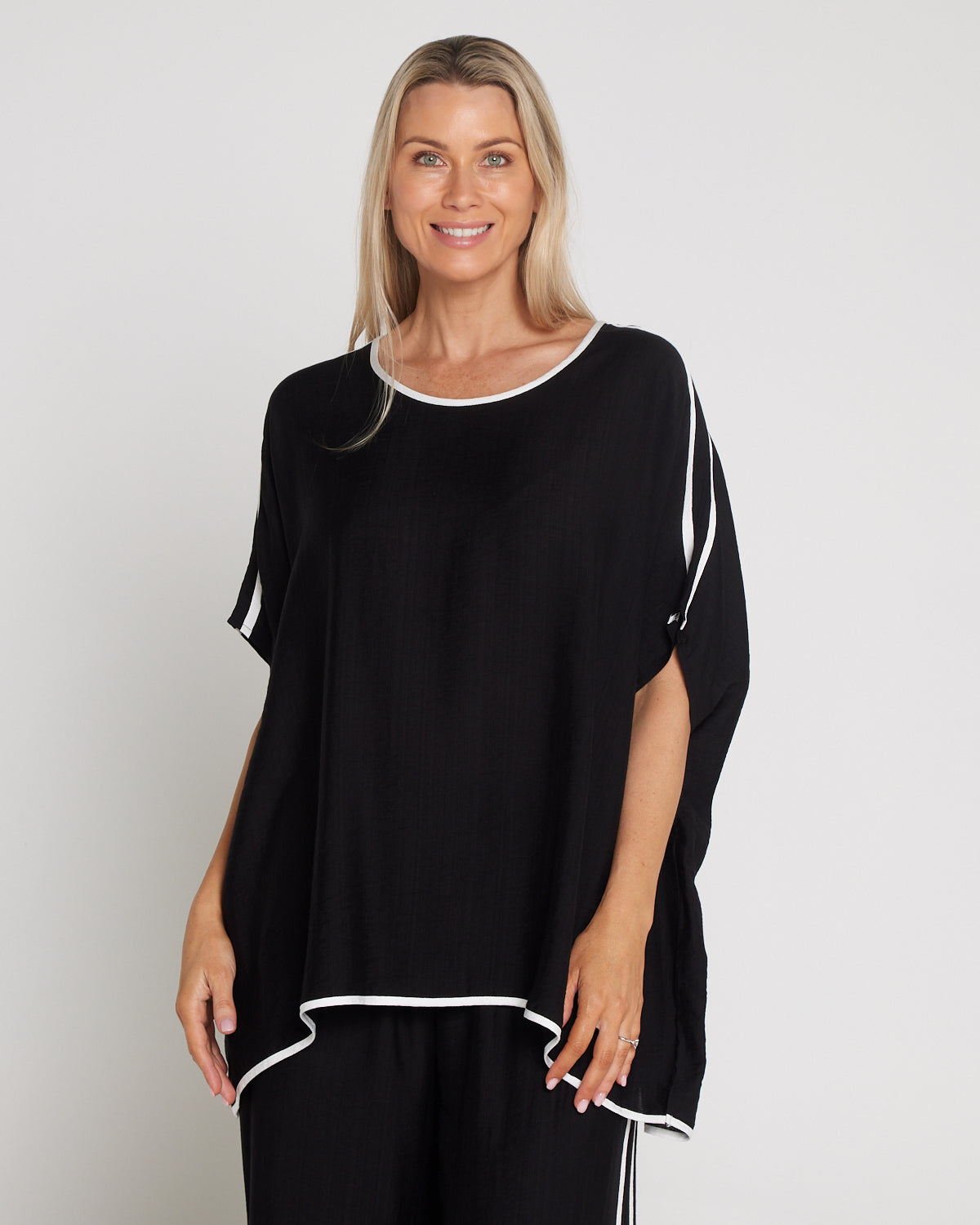 Relaxed Leisure Top - Black/White