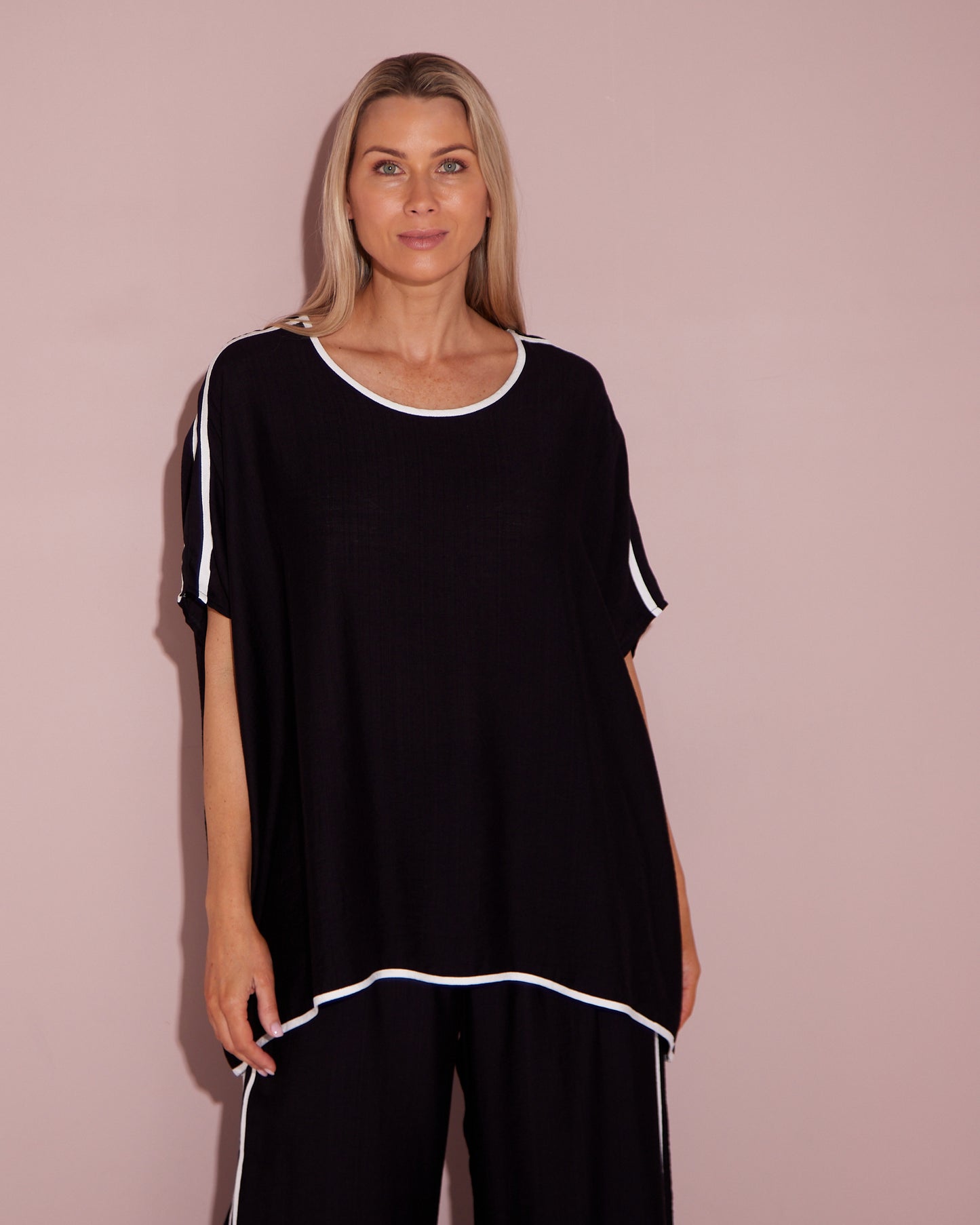 Relaxed Leisure Top - Black/White
