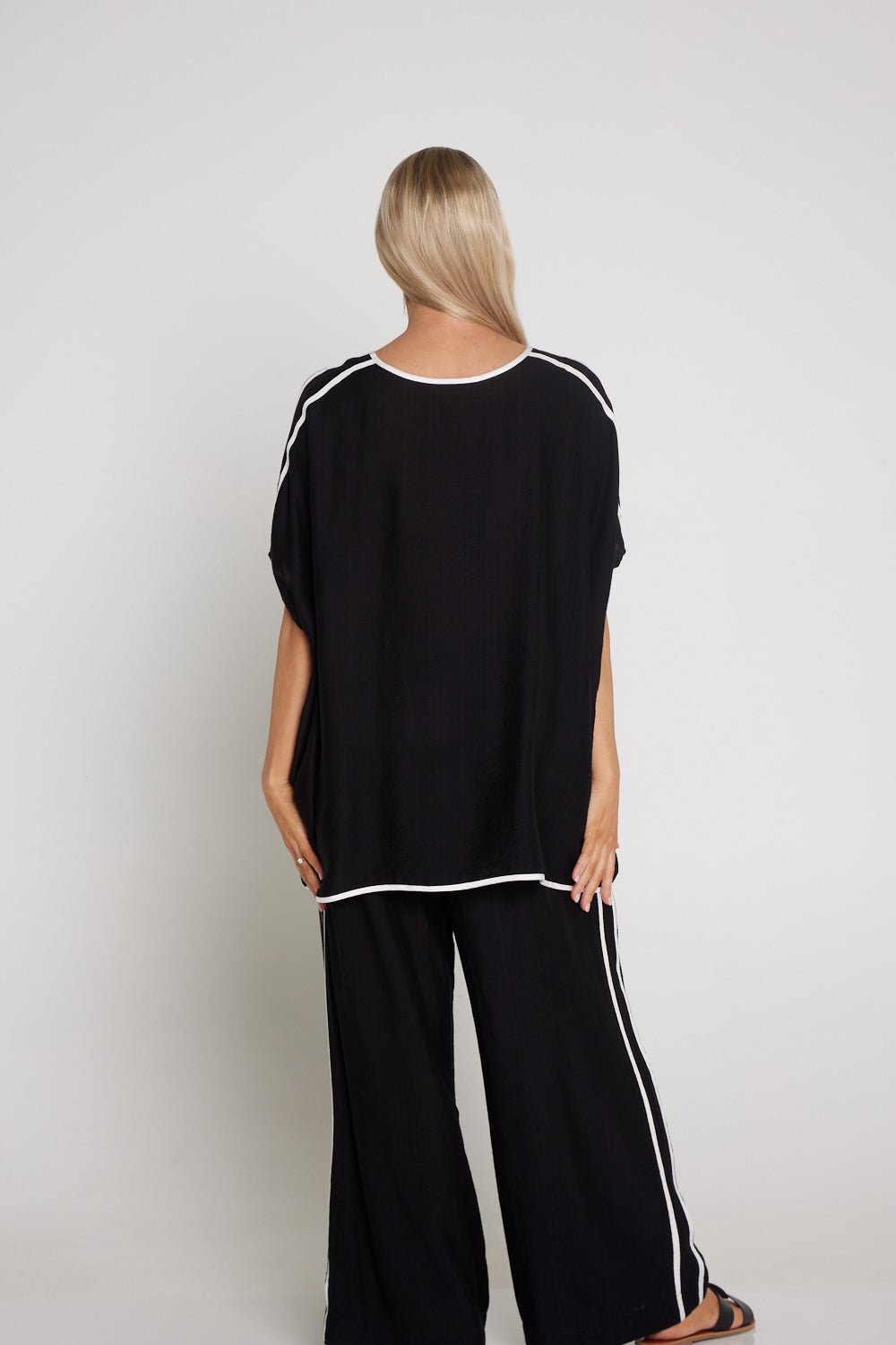Relaxed Leisure Top - Black/White