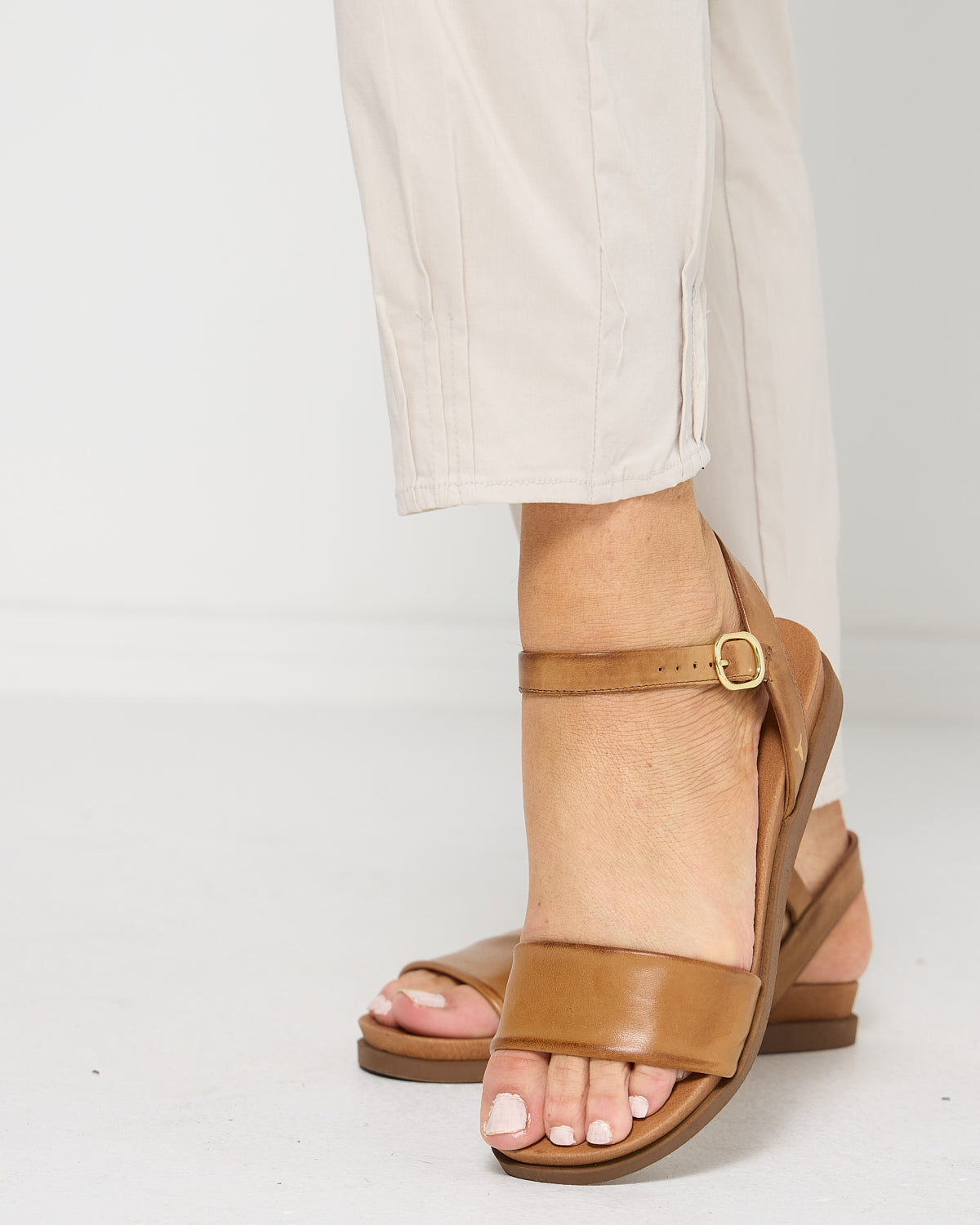 Breeze Lite Tuck Pants - Stone