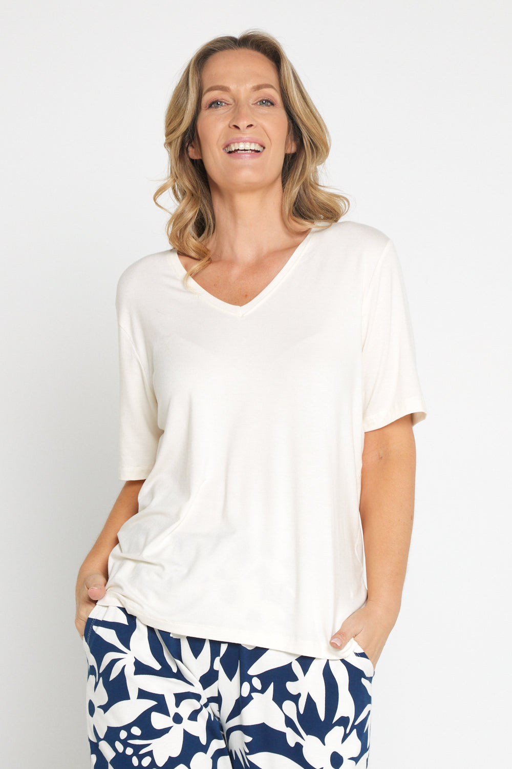 Lexi V Neck Tee Pearl TULIO Fashion