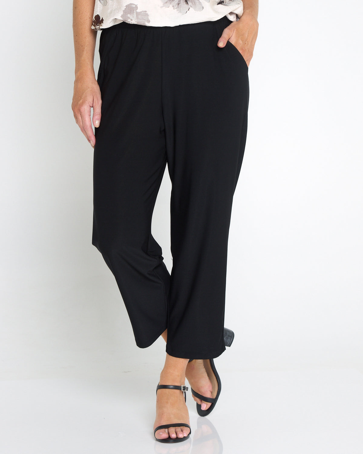 Straight Leg Crop Petite Pant - Black